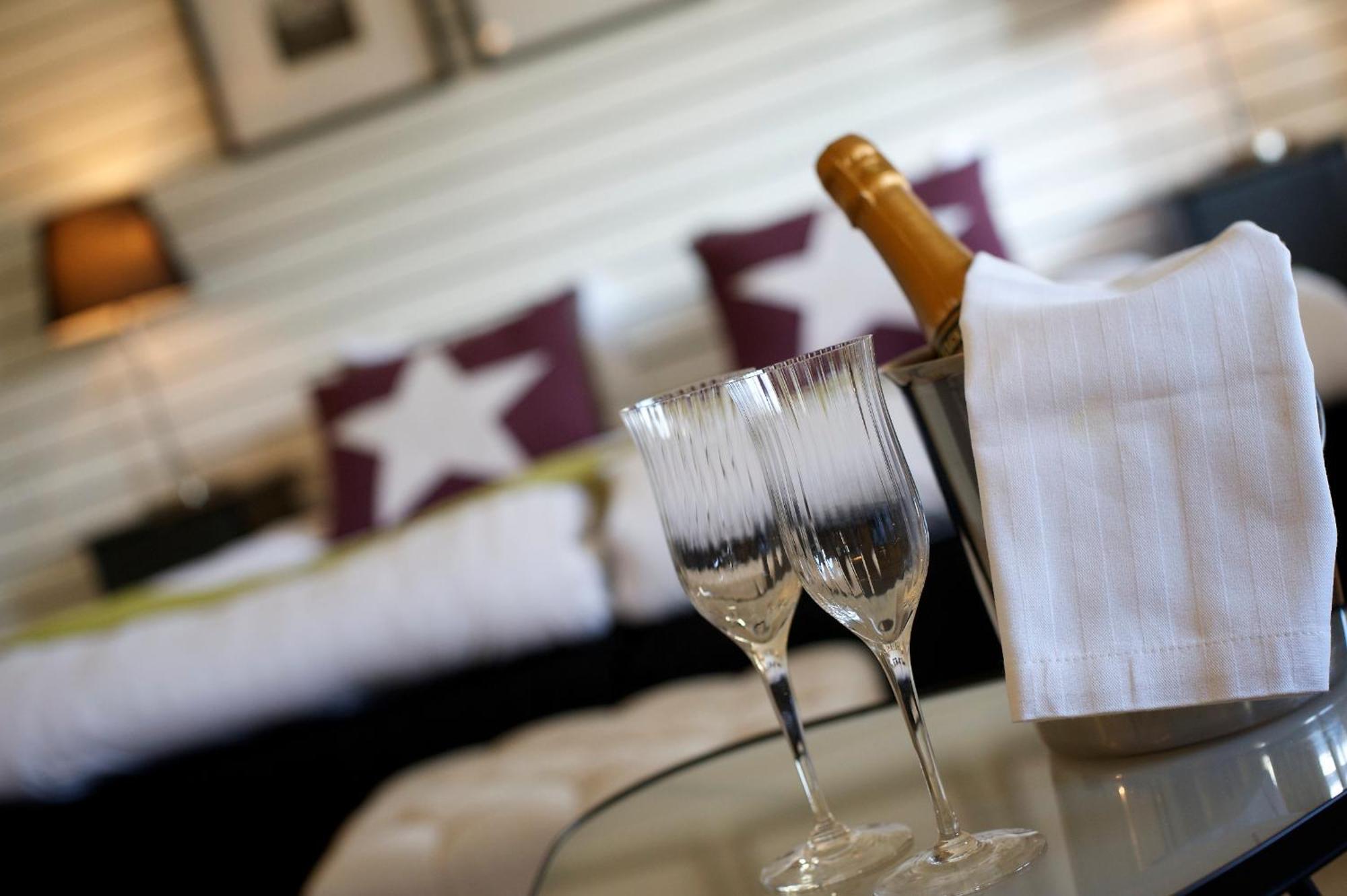 Hotell Tinget Сала Екстериор снимка